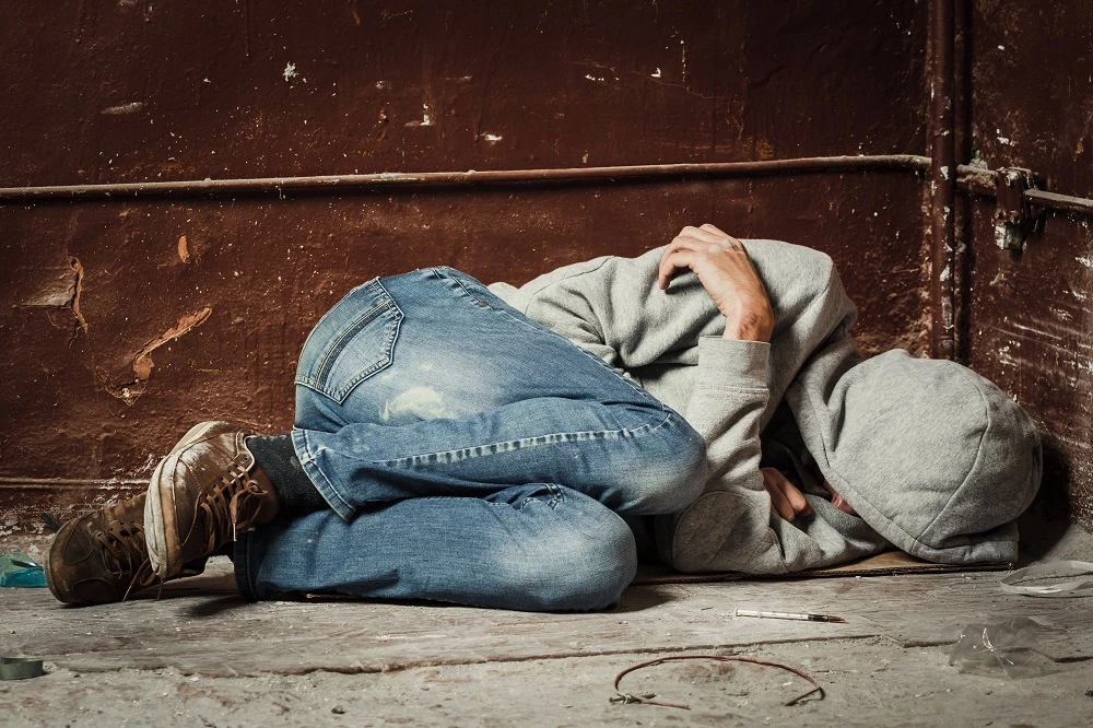 Qu’est-ce que la dope ou le horse : comprendre l’héroïne et ses dangers